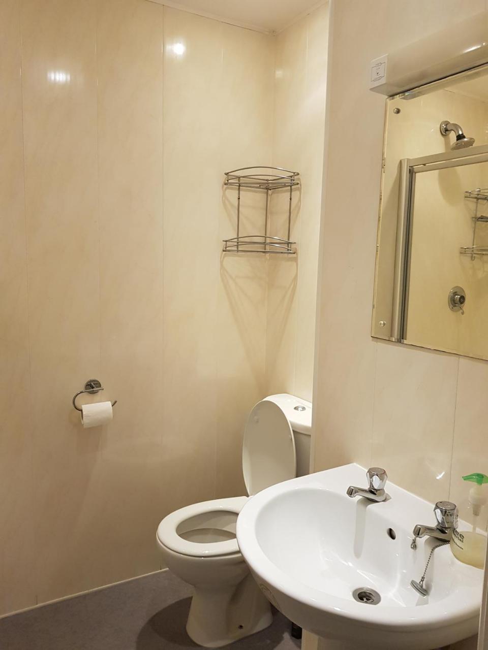 Double or Twin Room Private Bathroom