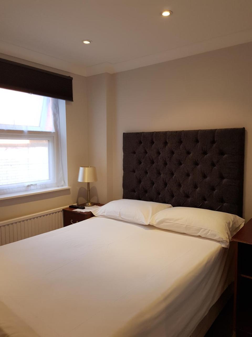 Deluxe Double Room Shower